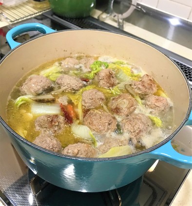 体ポカポカ♪「白菜と肉団子のオイル鍋」の写真