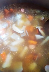 椎茸、大根入れたコンソメスープ