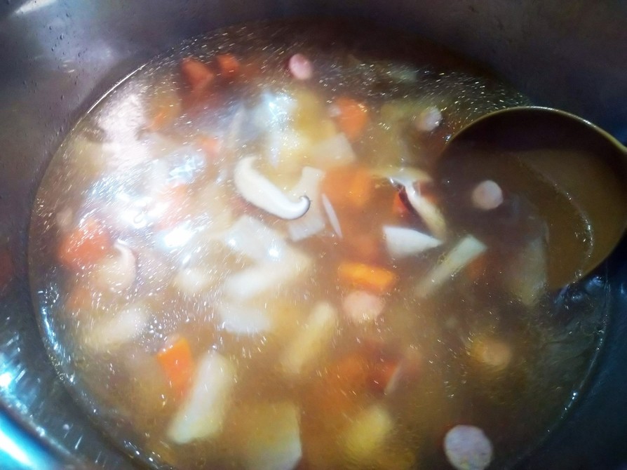 椎茸、大根入れたコンソメスープの画像