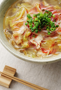 体の芯から温まる！豚肉と白菜の激辛スープ
