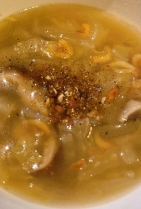 干し椎茸、干しエビ、白菜の中華スープ