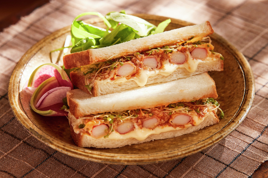 カニカマチリソースチーズサンドイッチの画像