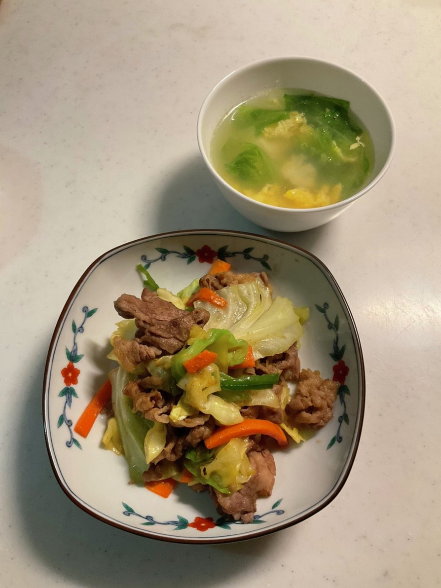 牛肉の野菜炒め、レタスと卵の中華スープの画像