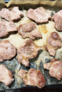 豚肩塊肉のグリル焼き