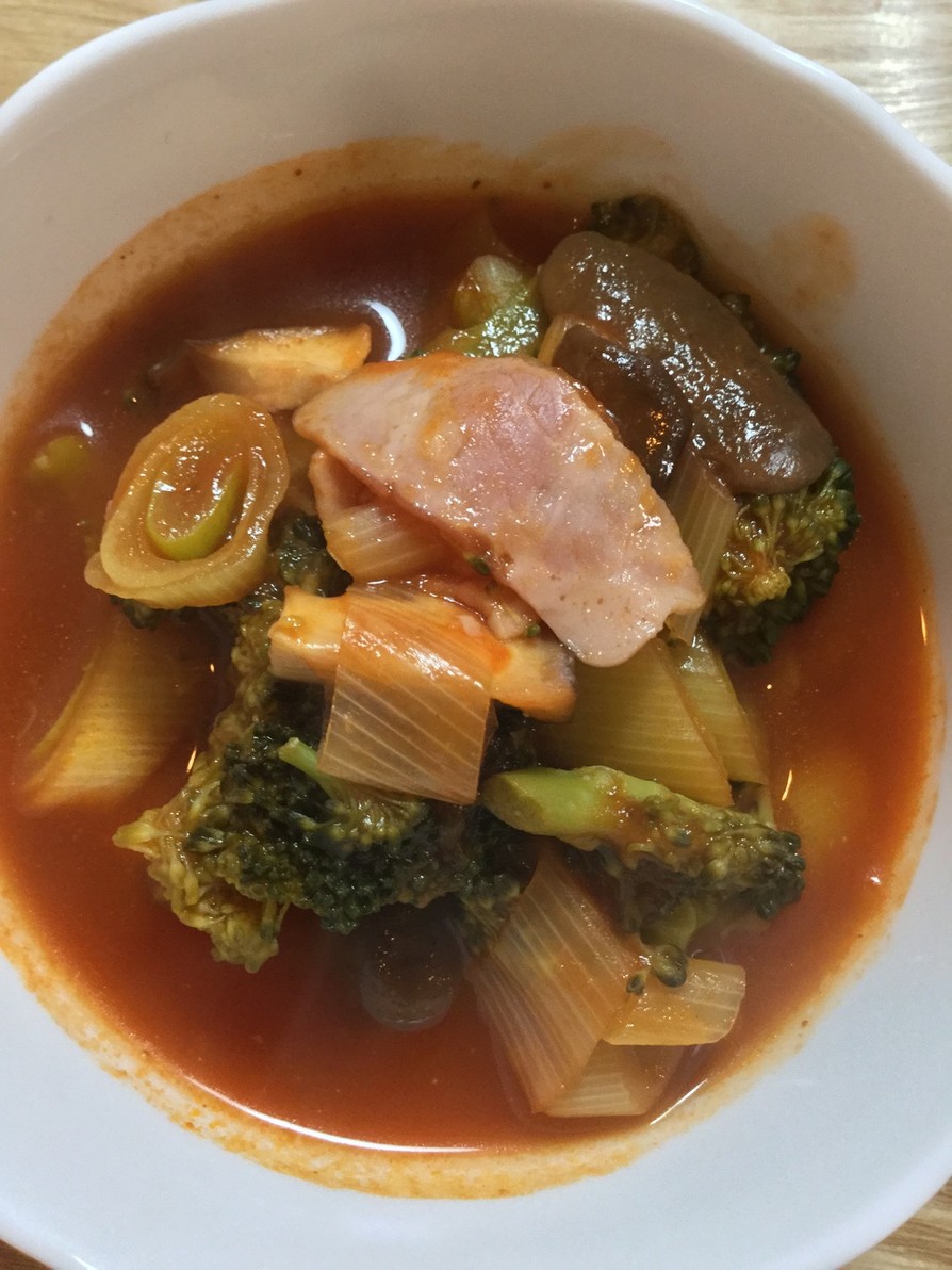 ブロッコリーベーコントマトジューススープの画像