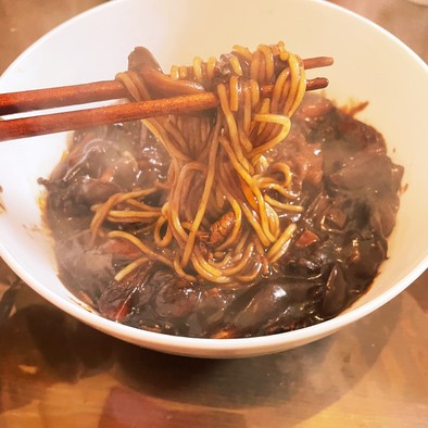 油少な目韓国式ジャージャー麺（炸醤麺）の写真