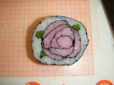ひな祭りに簡単♪ バラの 飾り巻き寿司　の写真