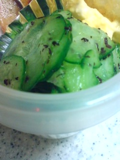簡単♪きゅうりのゆかり和え　お弁当の緑にの写真