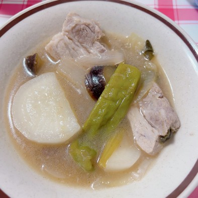 フィリピンのお袋の味！シニガンスープの写真