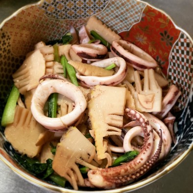 簡単華やか水煮たけのことイカの炒め煮の写真