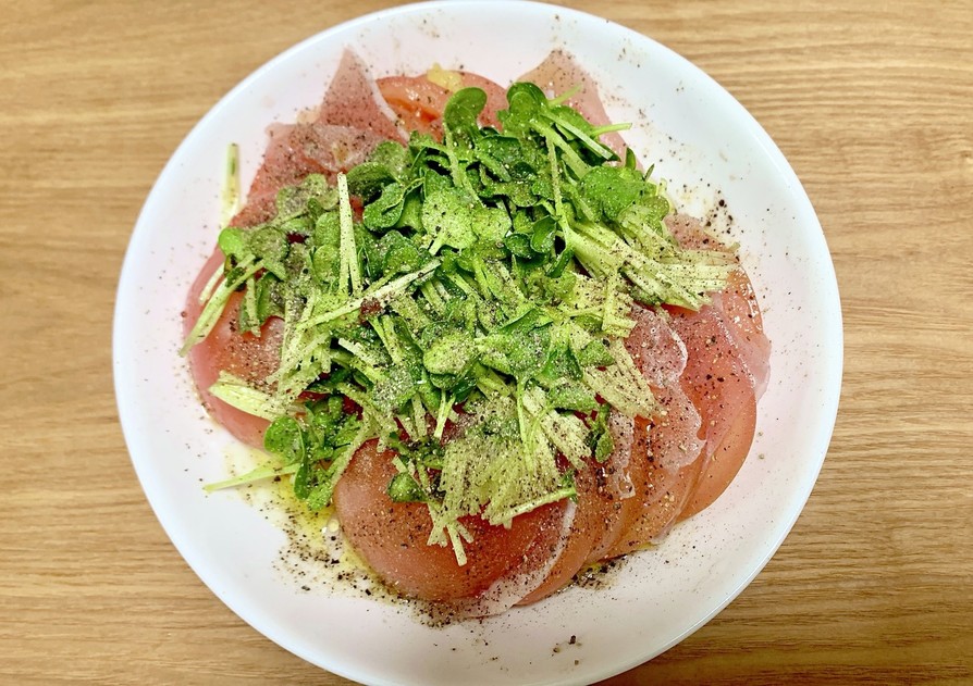 トマトサラダ(生ハムかいわれ大根mix)の画像