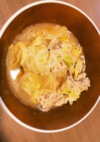 豚ひき肉と白滝と白菜の味噌辛スープ