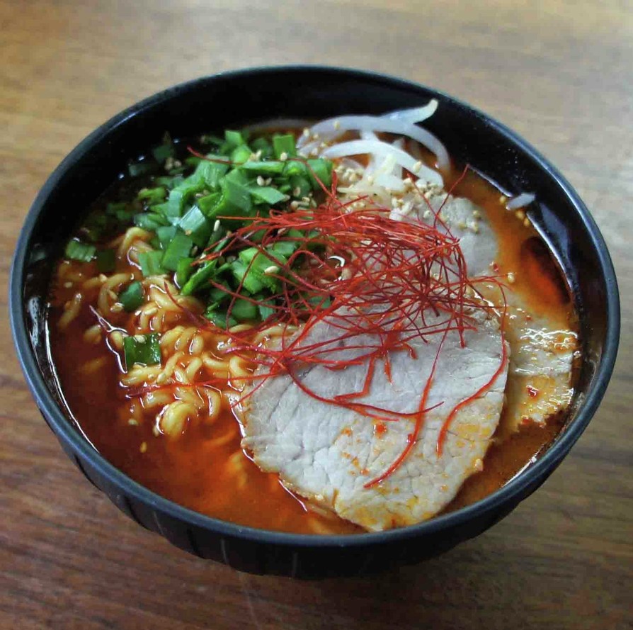 「何これ旨旨っ 辛ラーメンの作り方」の作り方・レシピ : 【最強レシピ】本場っぽい「辛ラーメン」の作り方 – YBYP
