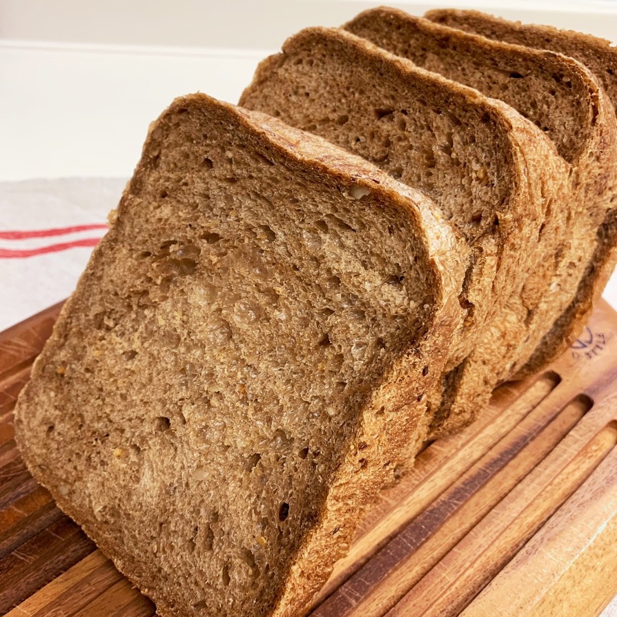 ヘルシーマルチシリアル食パンの画像