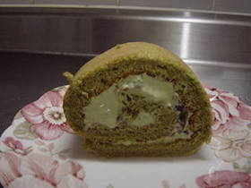 抹茶ロールケーキ