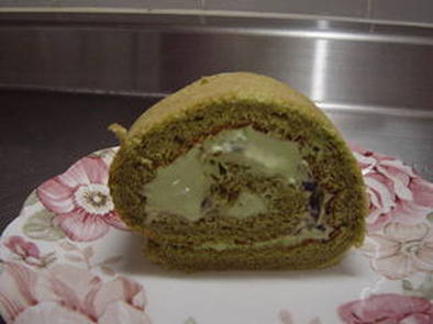 抹茶ロールケーキの写真
