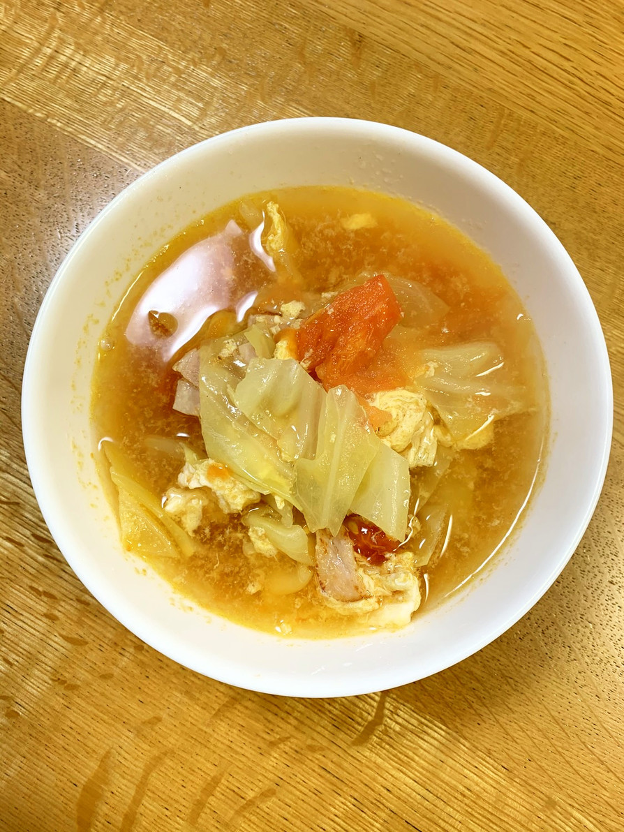 トマトと卵とキャベツの中華スープの画像