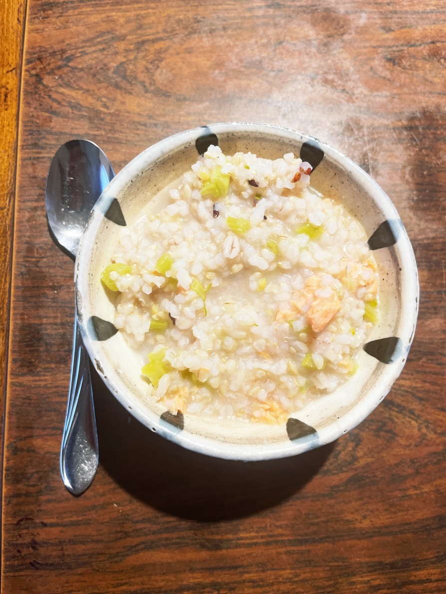 玄米と鮭の大根菜粥の画像