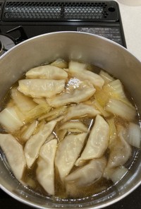 白菜と冷凍餃子の中華スープ