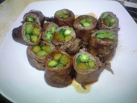 牛肉のアスパラ巻き