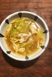 鶏皮と根菜の和風コンソメスープ