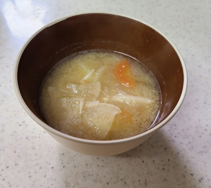 切り干し大根と根菜の味噌汁の画像