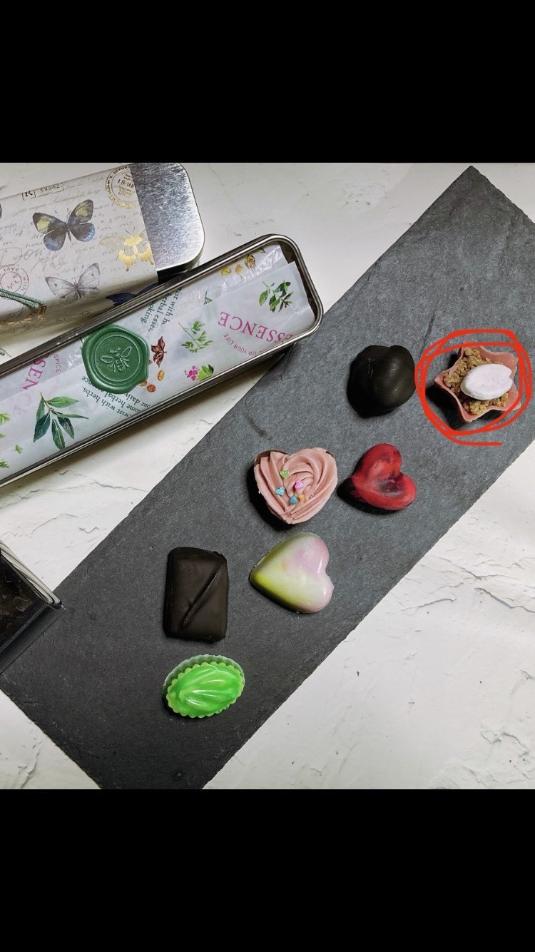 7種類のボンボンショコラ＊桜桃×シナモンの画像