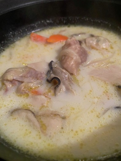 牡蠣と鶏もものミルクスープの写真