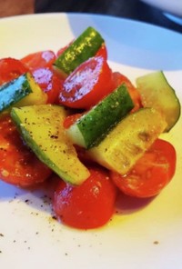 胡瓜とトマトの発酵ドレッシングサラダ