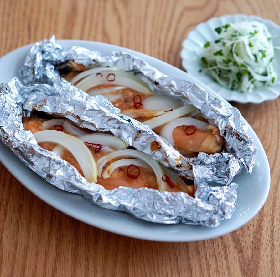 鮭と唐辛子味噌にんにくのホイル焼きの画像