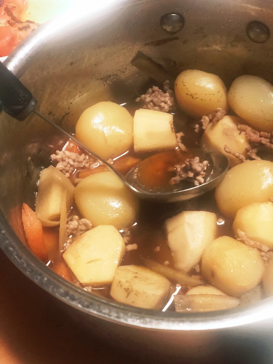 里芋と玉コンとごぼうとにんじん煮の画像