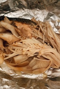 フライパンで簡単塩麹風味の鮭のホイル焼き