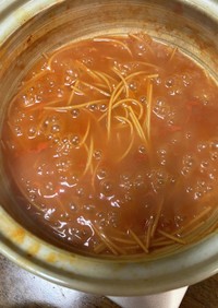 トマト鍋のシメにゼンブヌードル