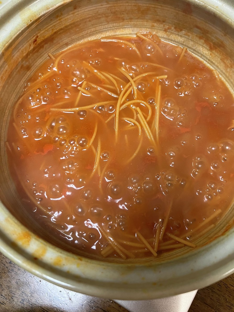 トマト鍋のシメにゼンブヌードルの画像