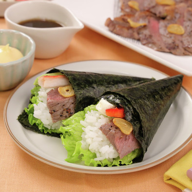 ガーリックステーキの洋風手巻き寿司の写真