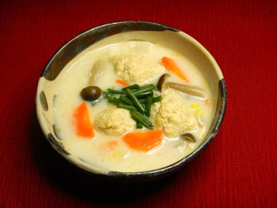 寒い日に！ワン鍋・中華鶏つくね牛乳スープの写真