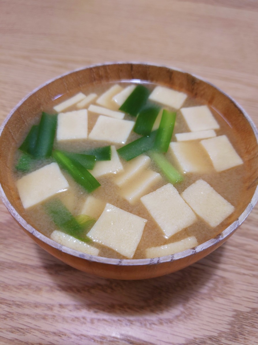 ニラと高野豆腐のお味噌汁の画像