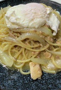 鯖缶と新玉のペペロンチーノ