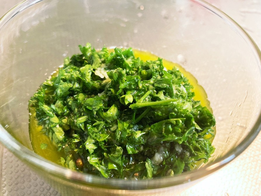 グリルサーモンとアボカドのチミチュリのレシピ