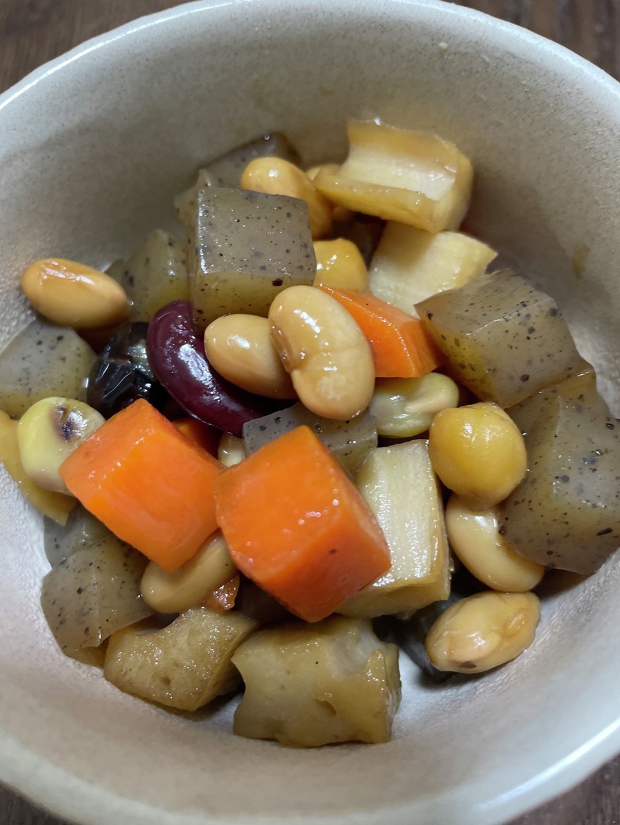 豆と根菜の煮物の画像