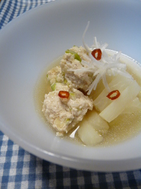 ナンプラーで鶏団子と大根の煮物