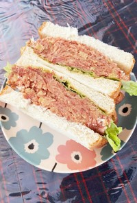 お腹いっぱい〜コンビーフ サンドイッチ☆