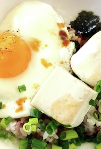 ピリ辛♡目玉焼き豆腐のせご飯