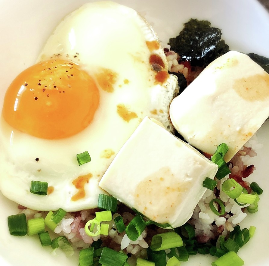 ピリ辛♡目玉焼き豆腐のせご飯の画像