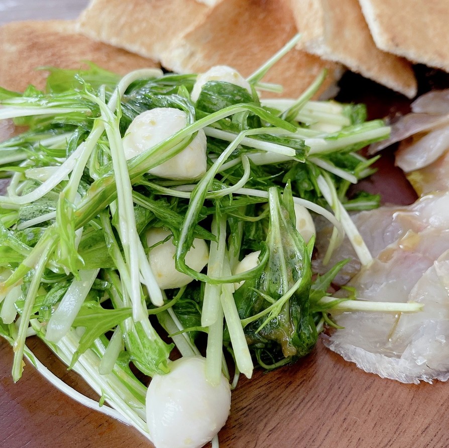 水菜とモツァレラチーズのサラダの画像