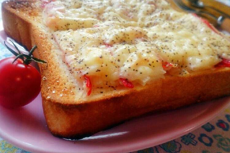 ガツンとチーズ黒胡椒マヨカニカマトースト レシピ 作り方 By キャシーキャサリン クックパッド 簡単おいしいみんなのレシピが350万品