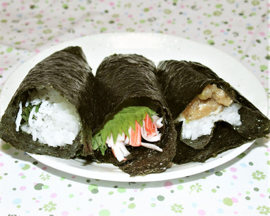 安価な食材の手巻き寿司の写真