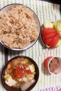 味噌汁withトマトの朝定食