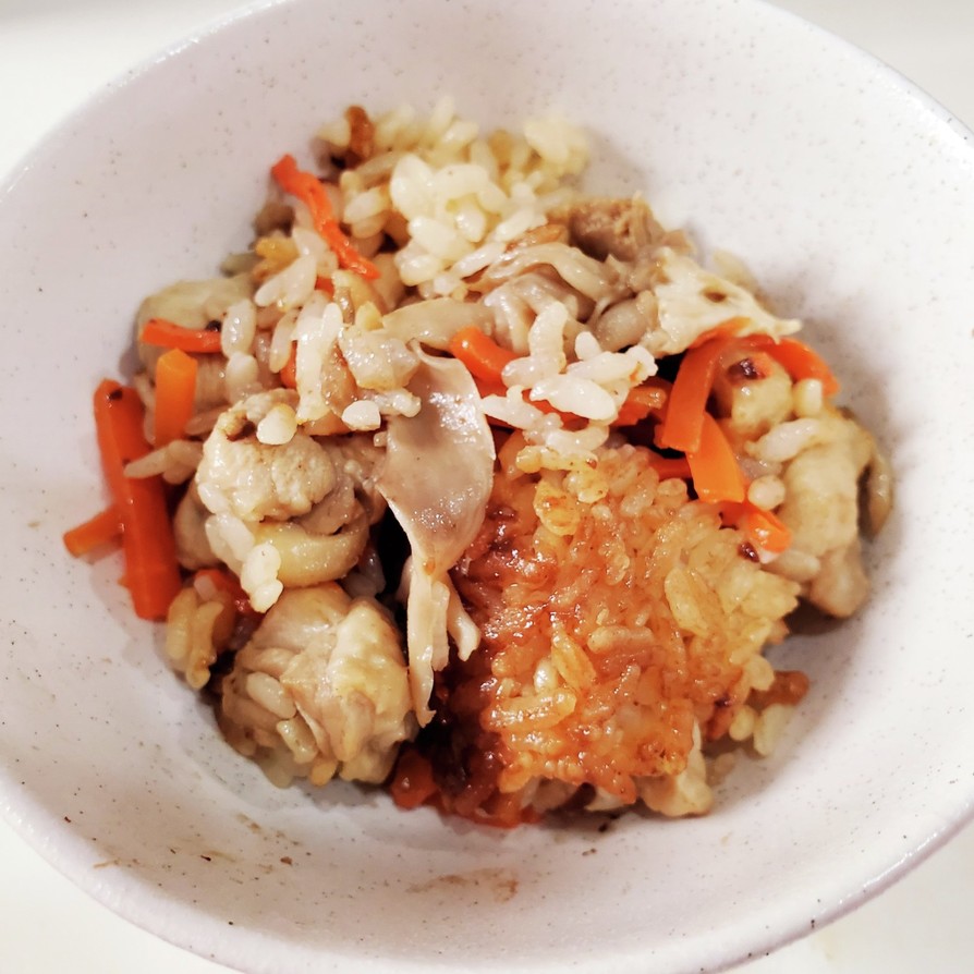 鶏肉と舞茸の炊き込みご飯の画像