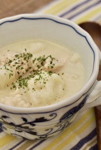 カリフラワーと鶏むね肉の豆乳スープ